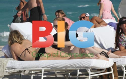 Chloe Sevigny Relaxes on Miami Beach