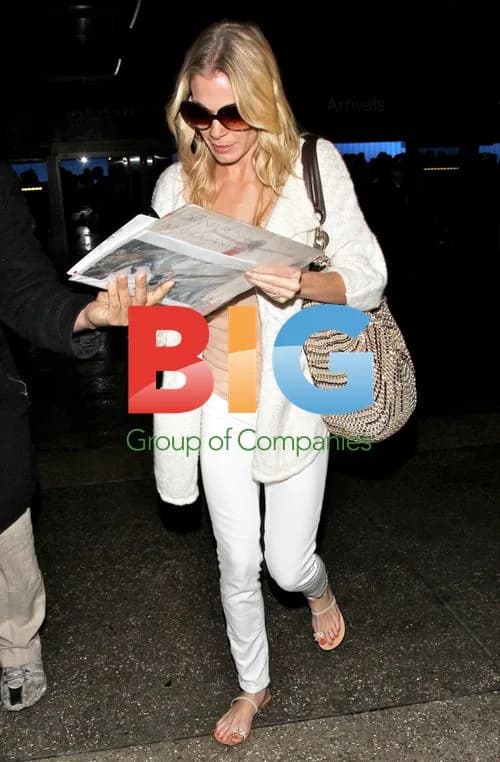 LeAnn Rimes Shows Off Engagement Ring at LAX