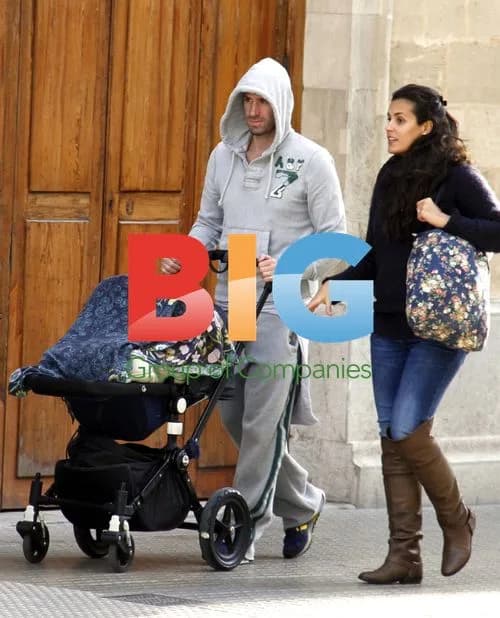 Joseph Fiennes and family on holiday in Majorca