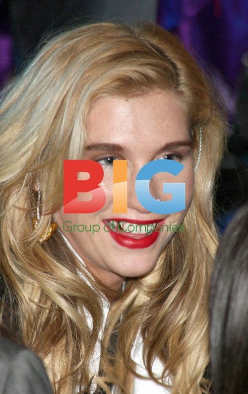 Kesha Performs for New Year's Eve 2011 in Times Square