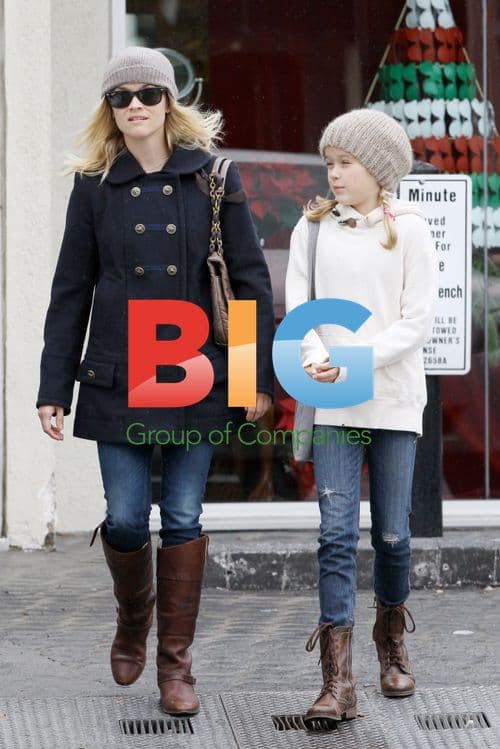 Reese Witherspoon spotted without ring in Brentwood