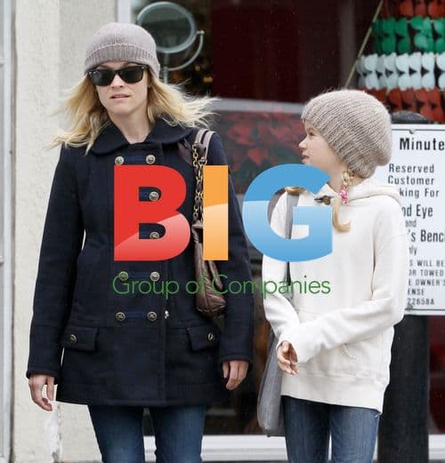 Reese Witherspoon Spotted Without Engagement Ring