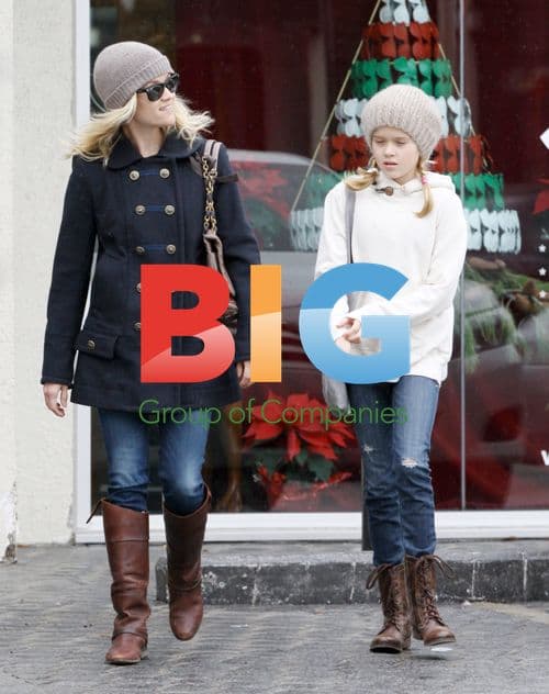 Reese Witherspoon Spotted Without Engagement Ring