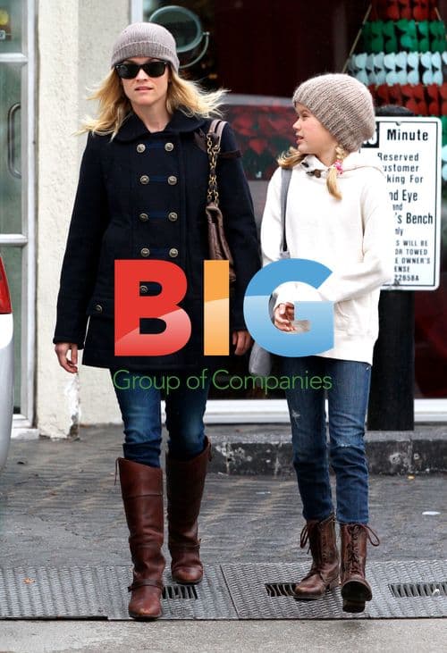 Reese Witherspoon Spotted Without Engagement Ring