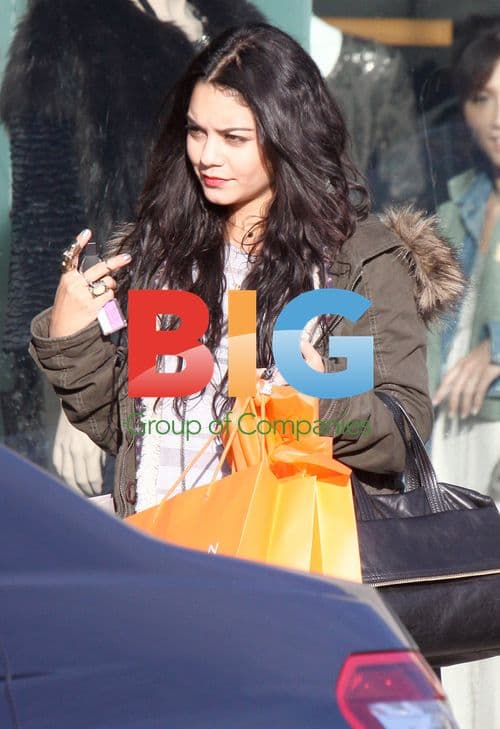 Vanessa Hudgens Finds Gum on Car