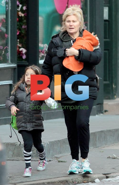 Deborah Lee Furness takes daughter to school