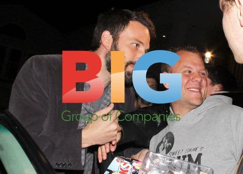 Ben Affleck signs 'Clerks' figure