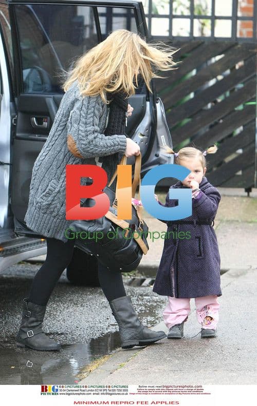 Charlotte and kids visit friend's house