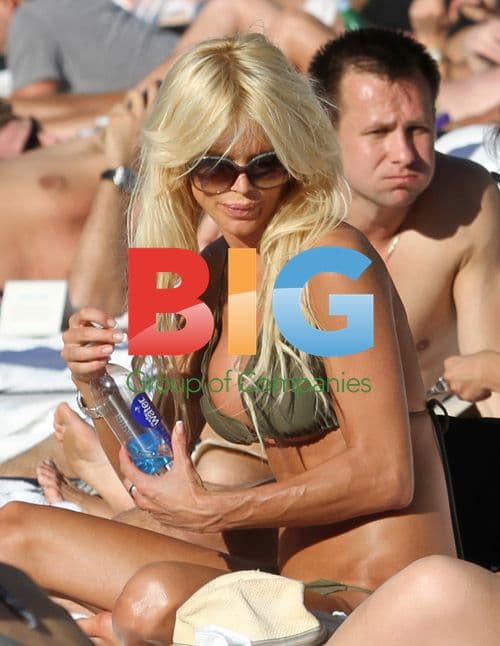 Victoria Silvstedt Works on Tan in Miami