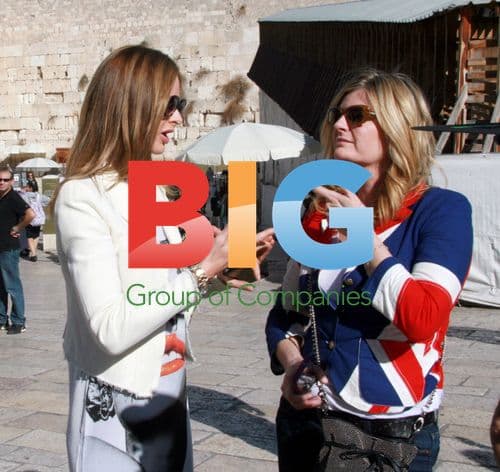 Trinny and Susannah at Wailing Wall