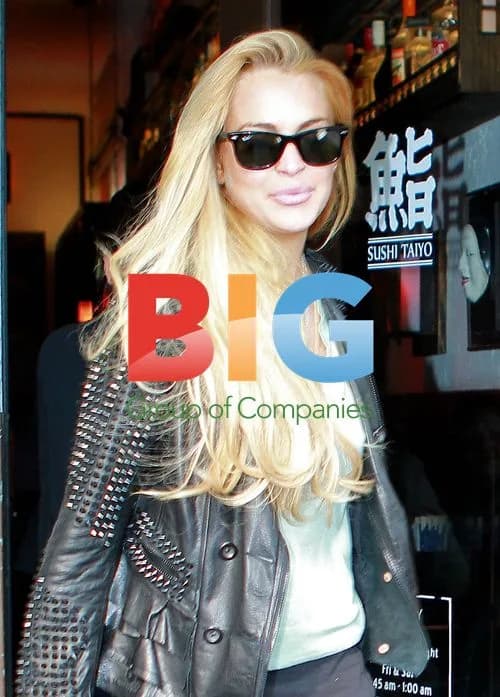 Lindsay Lohan Gets Sushi in Beverly Hills
