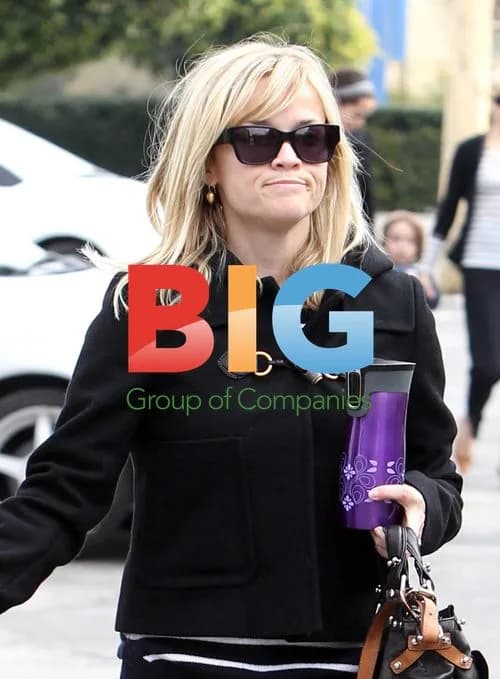 Reese Witherspoon and Jim Toth stroll in Brentwood