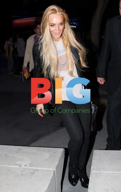 Lindsay Lohan Leaves Lakers Game