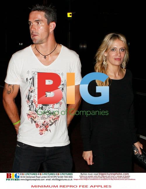 Kevin Pietersen and mystery blonde in Sydney