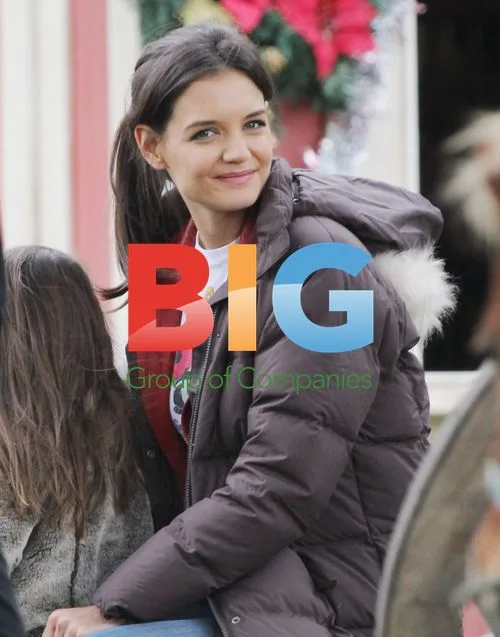 Katie Holmes and Suri at Petting Zoo on 'Jack and Jill' Set