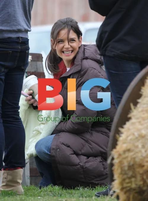Katie Holmes and Suri at Petting Zoo on 'Jack and Jill' Set