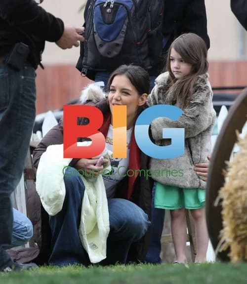 Katie Holmes and Suri at Petting Zoo on Set