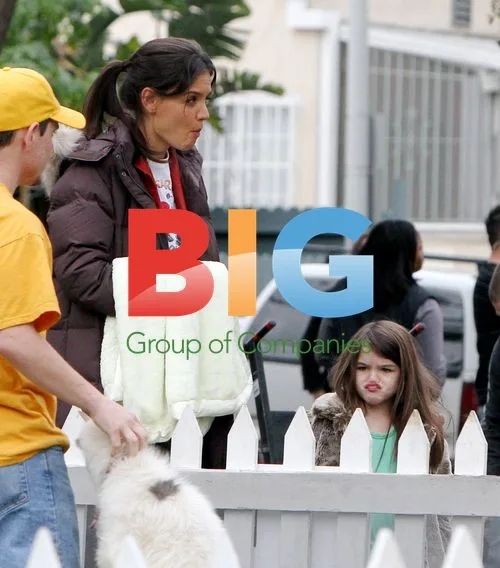 Katie Holmes and Suri at Petting Zoo on 'Jack and Jill' Set