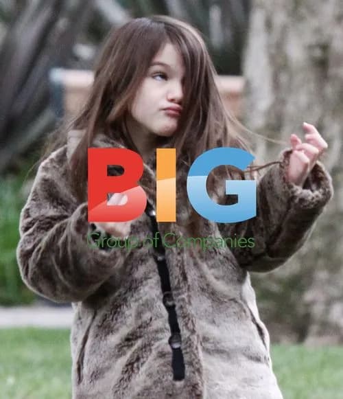 Katie Holmes and Suri at Petting Zoo on "Jack and Jill" Set