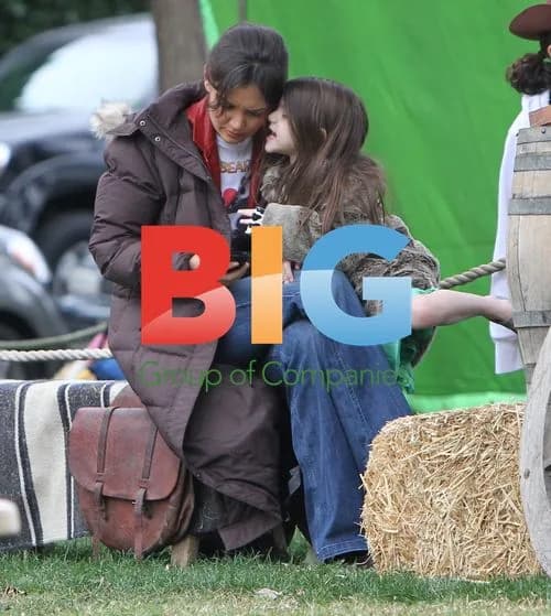 Katie Holmes and Suri at Petting Zoo on Set