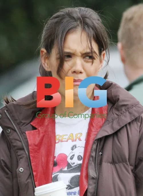 Katie Holmes and Suri at Petting Zoo on Set