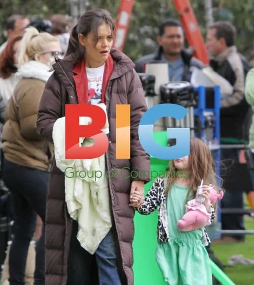 Katie Holmes and Suri at Petting Zoo on 'Jack and Jill' Set