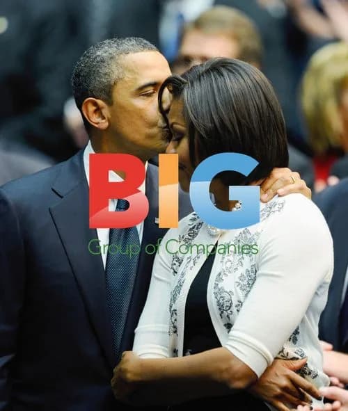 Obama Kisses Michelle at Tucson Memorial