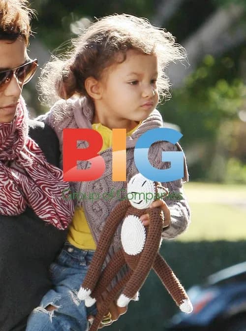 Halle Berry and Nahla Shopping at Fred Segal