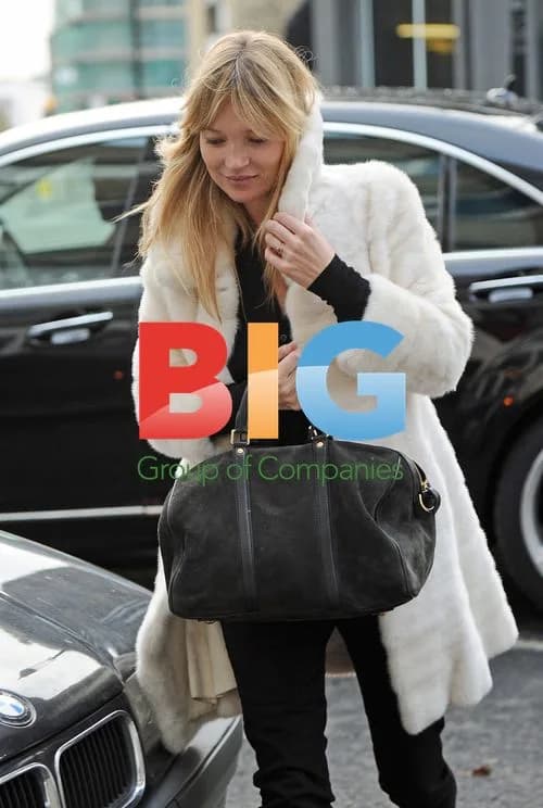 Tired Kate Moss Goes Shopping in Notting Hill