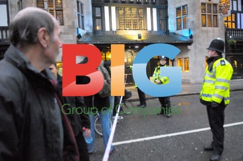 Police raid Accessorize on Regent Street