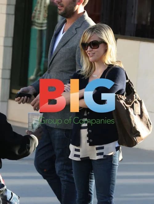 Reese Witherspoon helps homeless man
