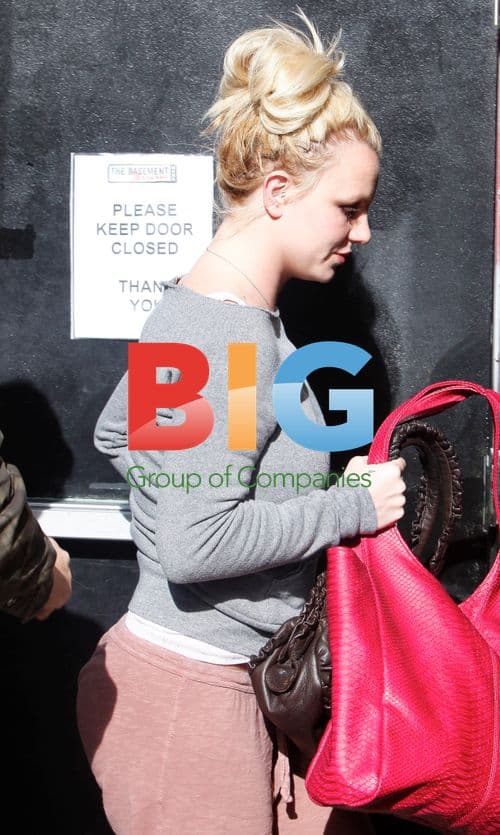 Britney Spears Goes to Dance Studio