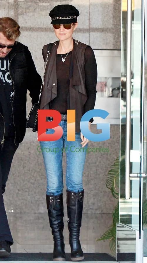 Johnny Hallyday Leaves Plastic Surgeon's