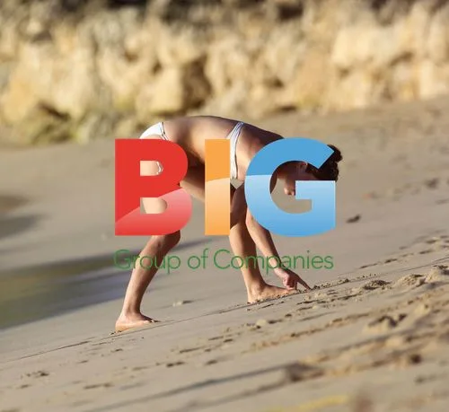 Lucie Jones Enjoys Barbados Beach
