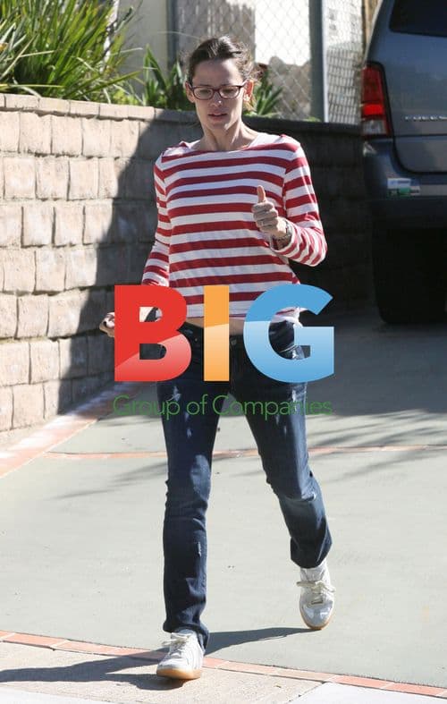 Jennifer Garner Leaving Friend's House