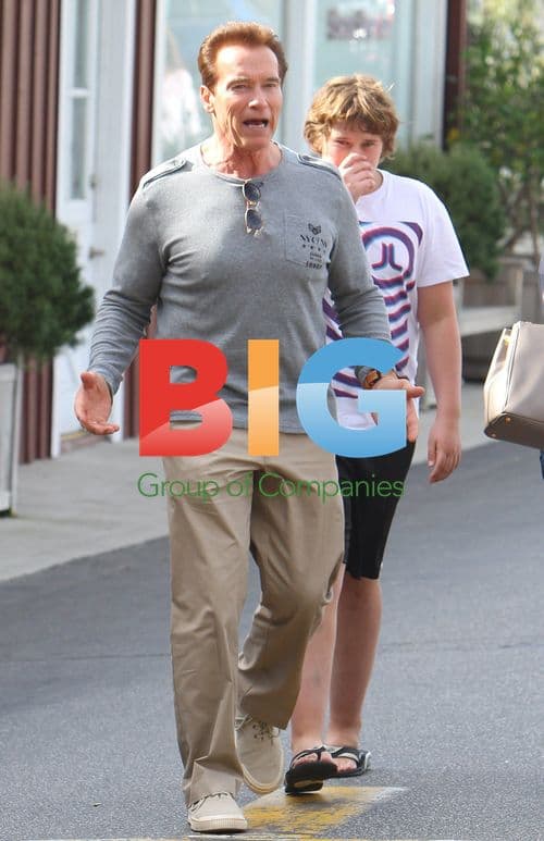 Arnold Schwarzenegger Shopping with Family