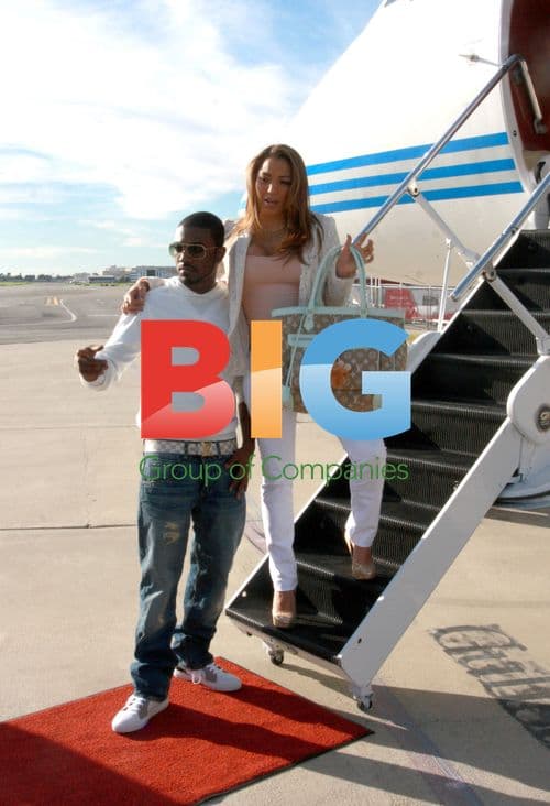 Brandy and Ray J. Norwood at airport