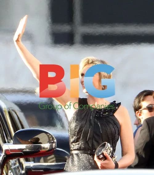 Glee Cast Arrives at Golden Globes