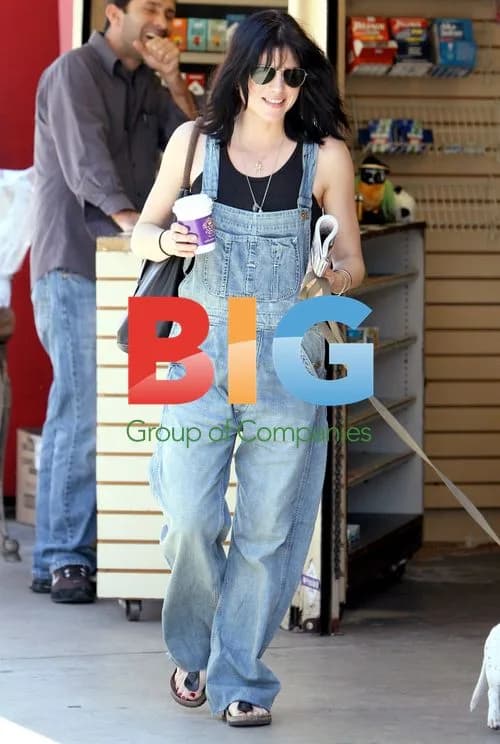 Pregnant Selma Blair Runs Errands with Dog