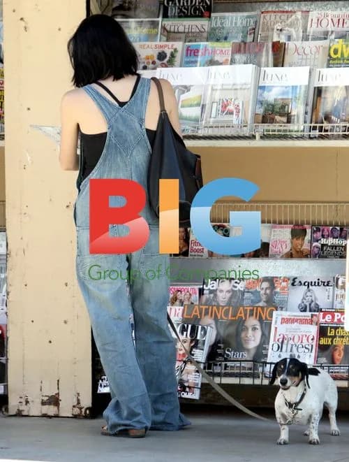 Selma Blair Runs Errands with Puppy