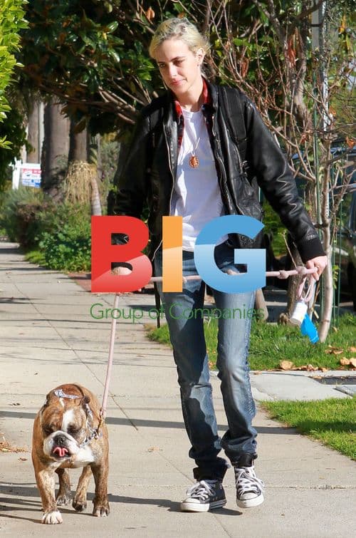 Samantha Ronson Walks Troublesome Dog in Venice Beach