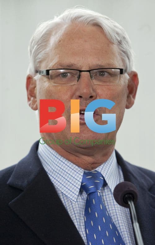 BC Premier Unveils Coupland's Terry Fox Memorial