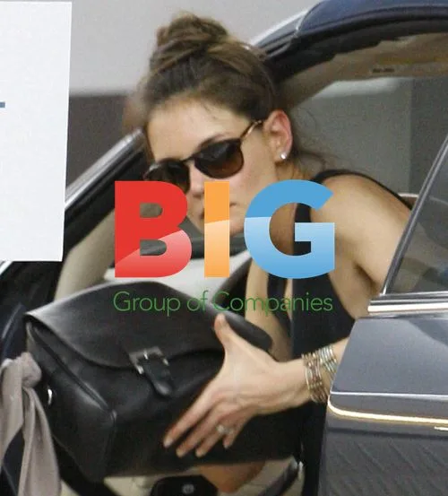 Katie Holmes Arrives at Meeting