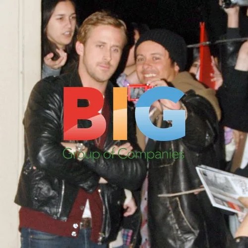 Ryan Gosling Poses with Fans in Hollywood