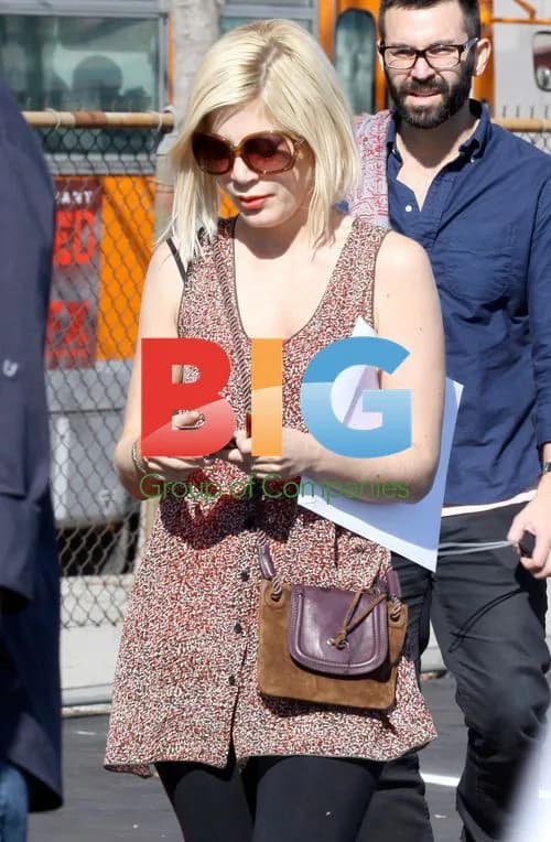 Tori Spelling and Dean McDermott Shopping