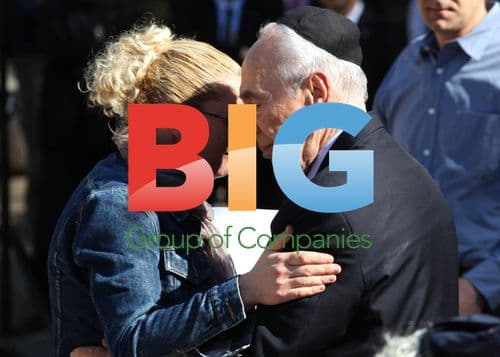Shimon Peres comforted by granddaughter at wife's funeral