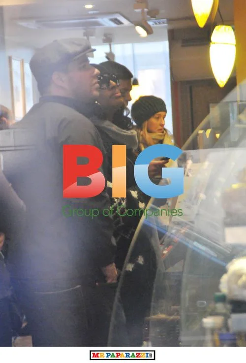 Alexandra Burke shopping in Glasgow