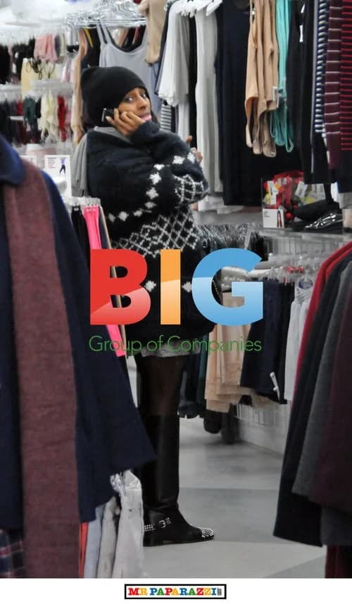 Alexandra Burke Shopping in Glasgow