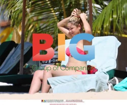 Celebrity Claire Sweeney's Beach Wardrobe Mishap