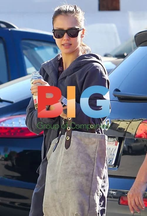 Jessica Alba Spotted with Friends Outside Gym